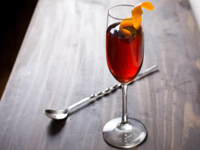 Red sparkling wine cocktail